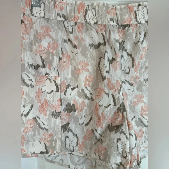 NWT Free People Movement Women’s In The Wild Ivory Combo Printed Shorts - Picture 2 of 7